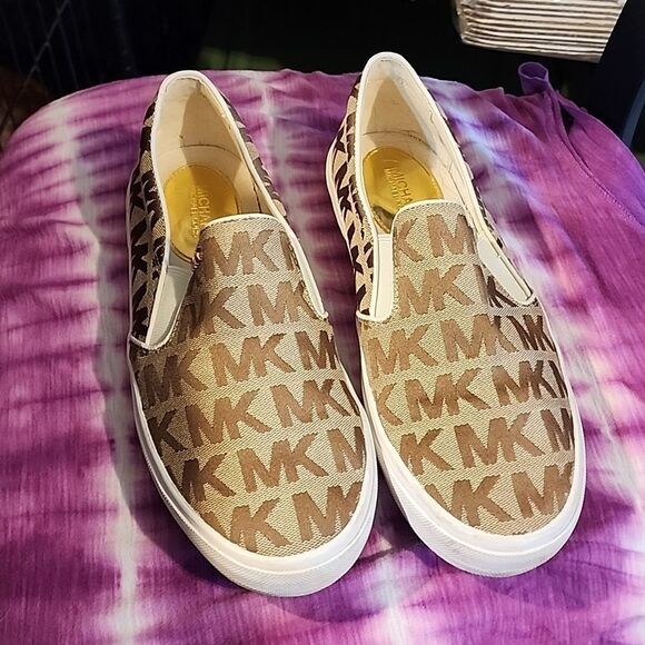 Cute Michael Kors slip ons 9.5 - Picture 1 of 8